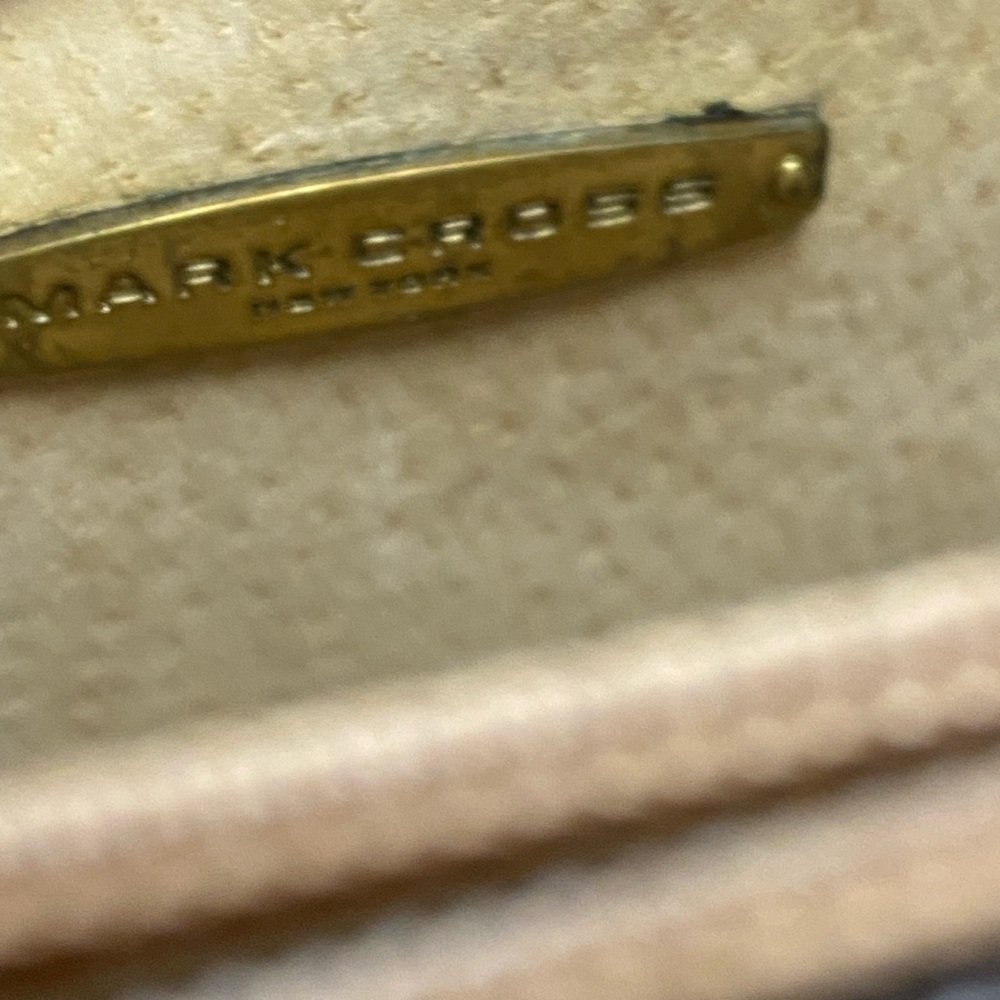 MARK CROSS 1845 New York cross body VINTAGE Leather handbag with gold accents. - Picture 8 of 16